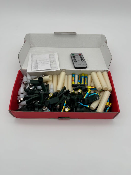 yunsheng 30 stk LED Weihnachtsbaumkerzen kabellos mit Fernbedienung Timer, Batteriebetriebene Flammenlose Flackern Weihnachtskerzen, Christbaumkerzen lichterkette, IP64, (Enthält 30 Batterien)